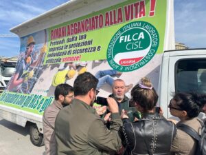 Rimani Agganciato Alla Vita Filca Cisl Liguria il camion vela